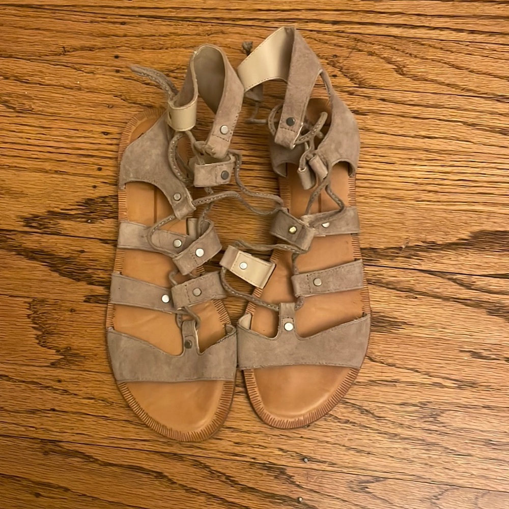 Dolce vida gladiator sandals size 9